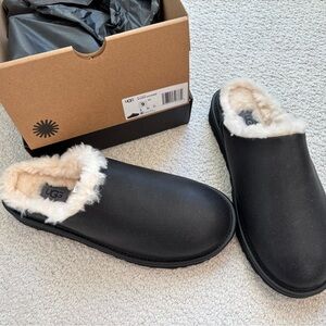 NIB UGG Men's Classic Slip-On Noir